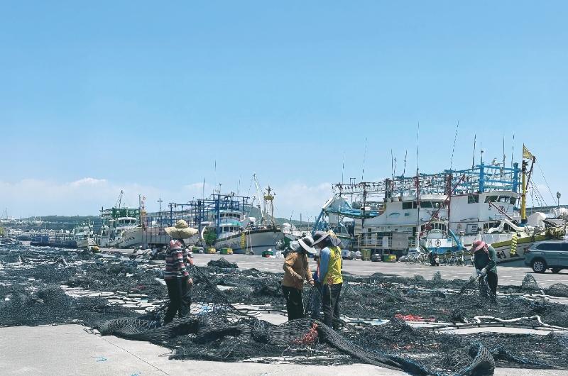 宜蘭蘇澳出走提案｜泡黃金雙湯、吃秋冬海鮮，跟著朝日散策走進南方澳海港日常